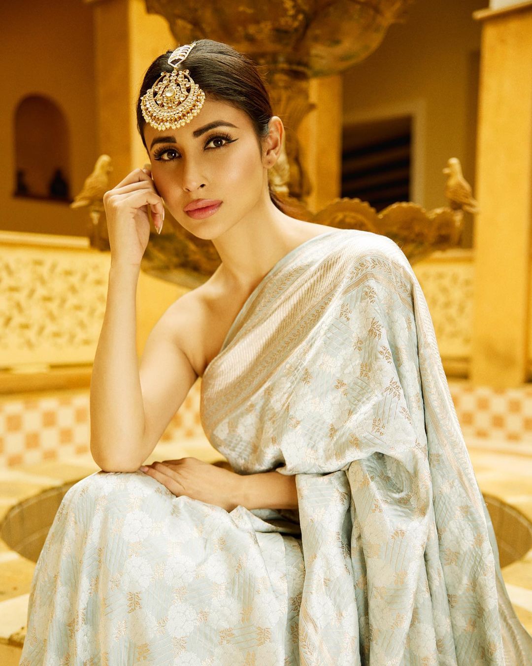 Mouni Roy Crossed All Limits Got A Bold Photoshoot Done Wearing Only A Sari News Naveen