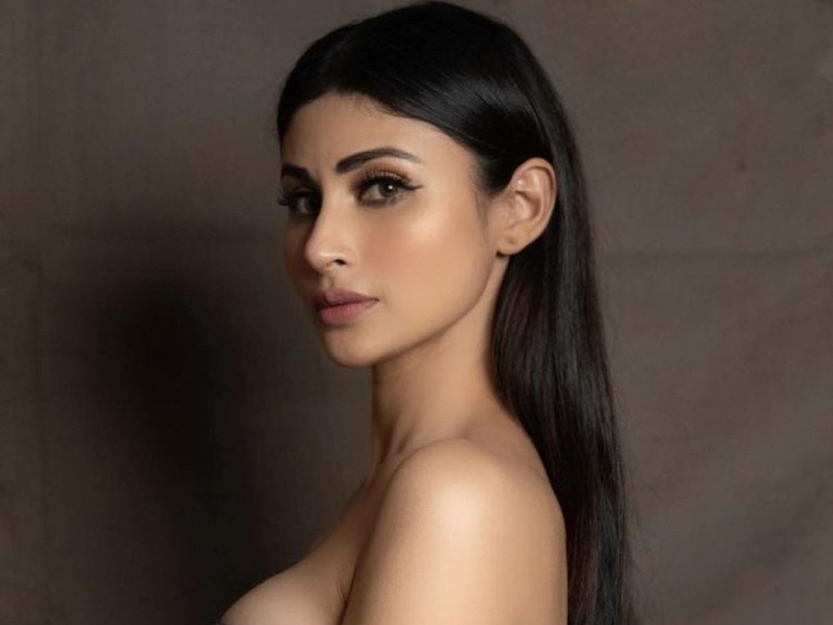 Mouni Roy Xnxx - Mouni Roy became bold on her birthday, wore such a small dress for  photoshoot, pictures went viral - informalnewz