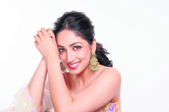 Yami Gautam flaunts her curvy figure in a tight dress to show her boldness, see pictures