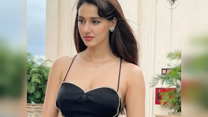 Disha Patni came out of the gym, seeing the top sliding from the shoulder, people said – take care of the clothes