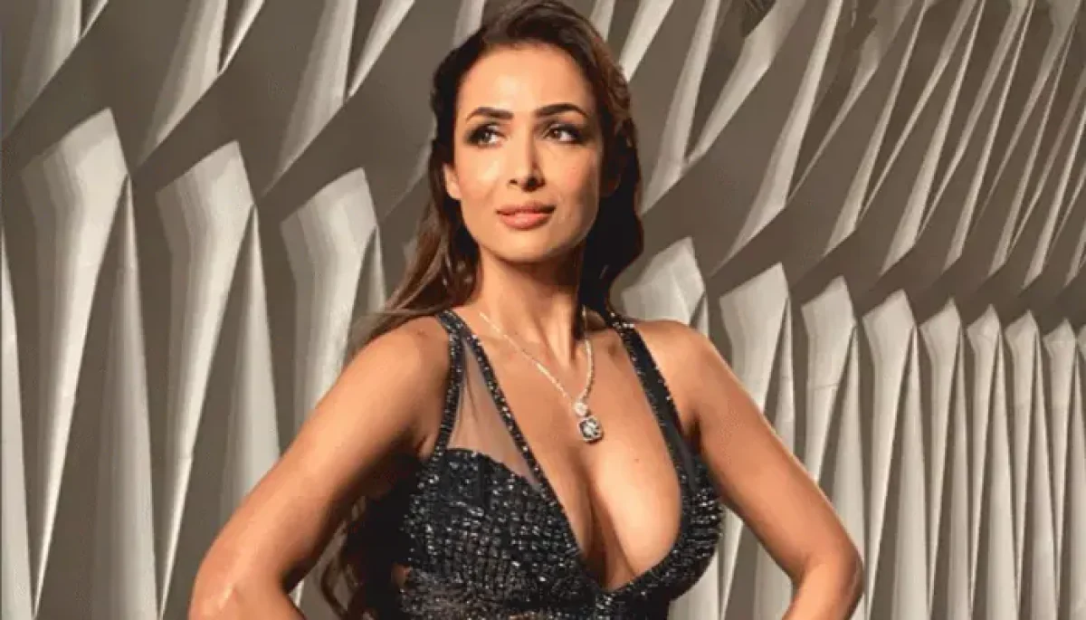 Malaika Arora is unbelievably sexy in sports bra and shorts. See