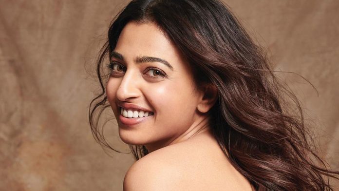 Radhika Apte opened the top buttons braless as soon as she saw the camera, then clicked the bo*ldest photo