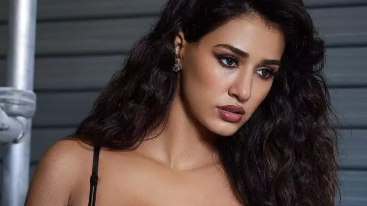 Disha Patani made a bo*ld photoshoot wearing a bralette, raised the  temperature of the internet by sharing the video - informalnewz