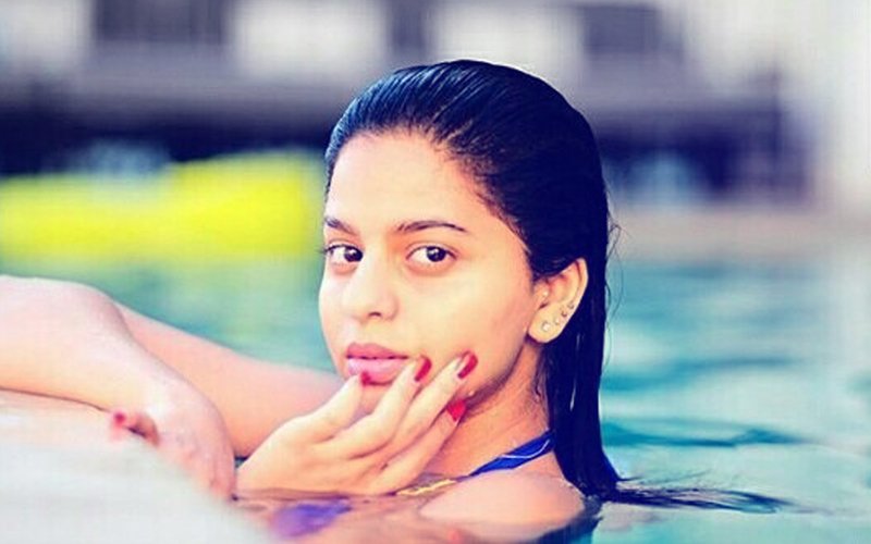 Suhana Khan Entered The Pool Late At Night Wearing A Bikini Overly Bold Picture Is Getting 