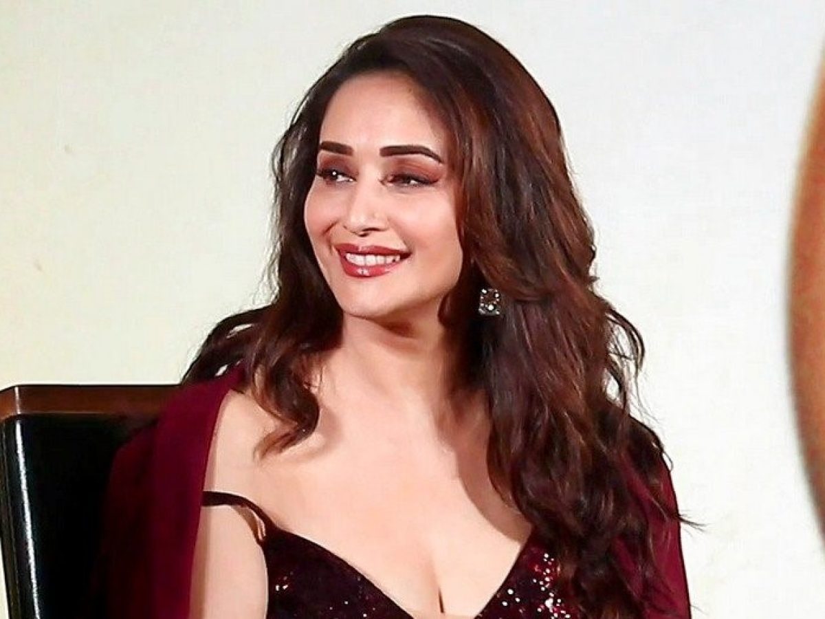 1200px x 900px - Madhuri Dixit, 54, wore such a bold dress, became a victim of Oops Moment  in front of the media, watch video - informalnewz