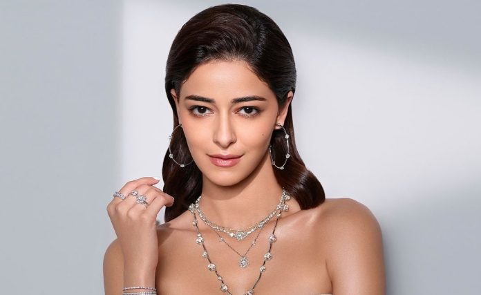 Ananya Panday crossed all limits at the age of 24, showed toned body wearing a transparent dress, bo*ld picture went viral