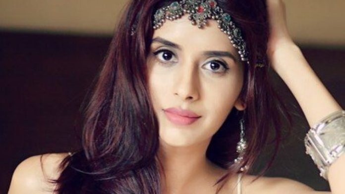 Charu Asopa got a bo*ld photoshoot done wearing a one side strap dress, people can't believe seeing the picture