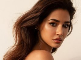 Disha Patani dropped the pallu of the saree and posed in a