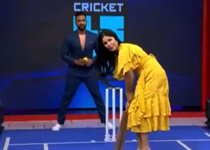 Katrina Kaif hit fours and sixes on Harbhajan Singh's ball, fans were stunned to see this style of actress, Watch video