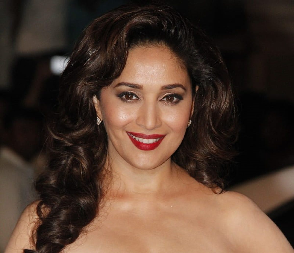 Madhuri Dixit Chut - Madhuri Dixit, 54, wore such a bold dress, became a victim of Oops Moment  in front of the media, watch video - informalnewz