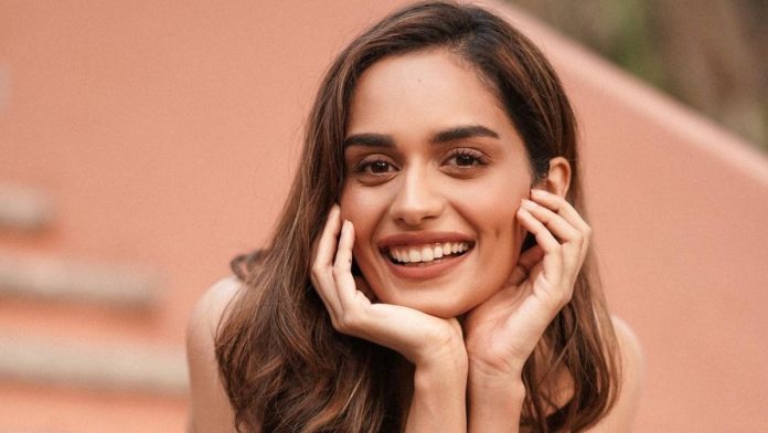 Manushi Chhillar bo*ld look in an off shoulder gown, you will also be intoxicated after seeing her charming looks