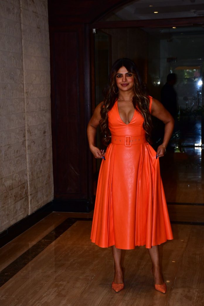 Priyanka Chopra wore such a deep neck dress braless, seeing the look ...