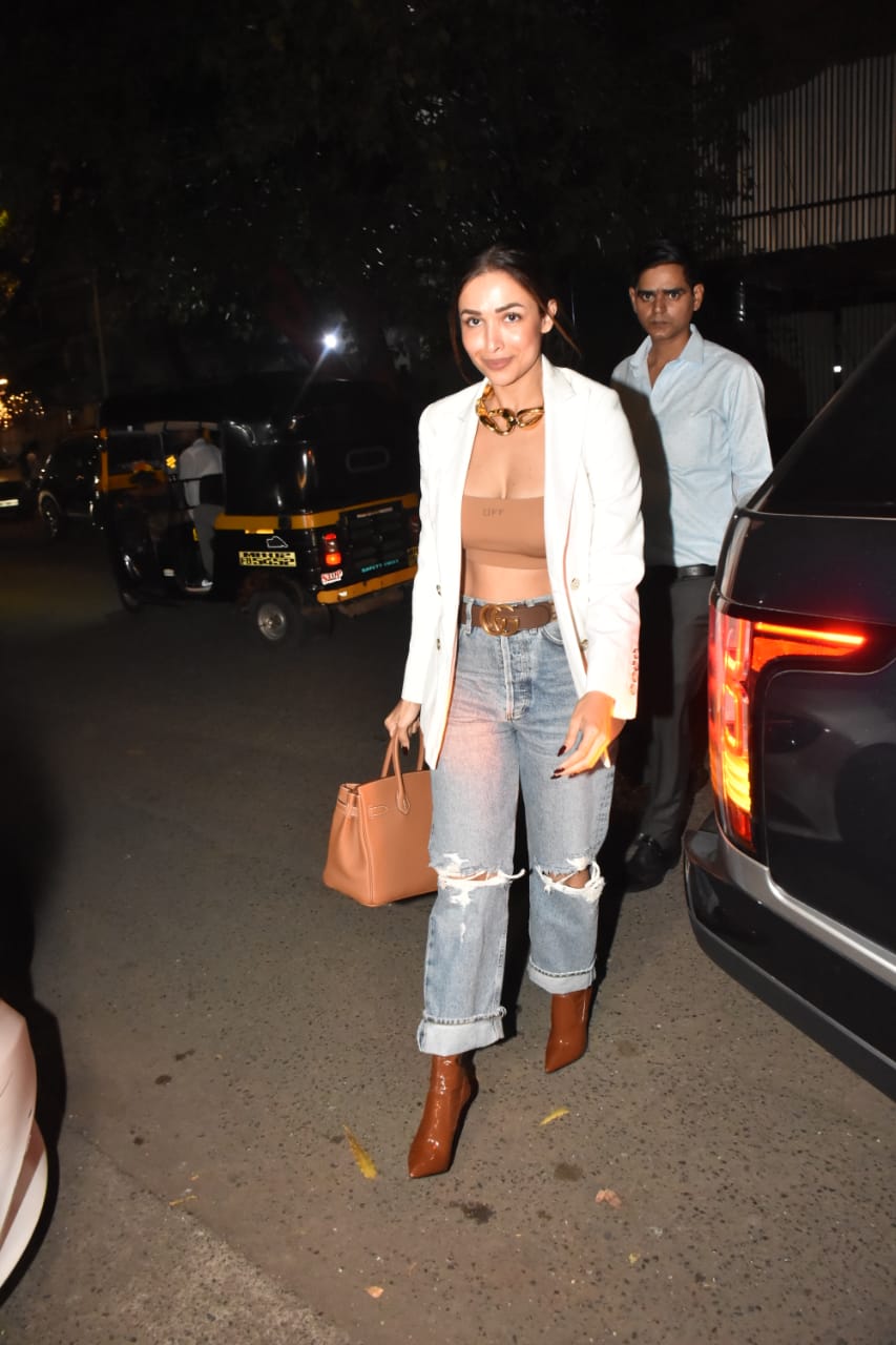 Malaika Arora unbuttoned the coat buttons, wore torn jeans, showed