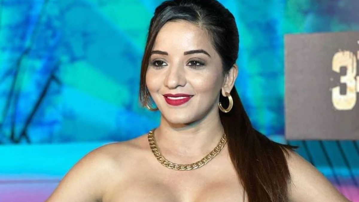 Bhojpuri Actress Monalisa did such a photoshoot in half shoulder deep neck  short dress, the pictures created a stir on the internet. - informalnewz