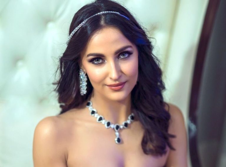 Elli Avram Sheds Her Dress For A Bo Ld Photoshoot Flaunts Her Hotness Informalnewz