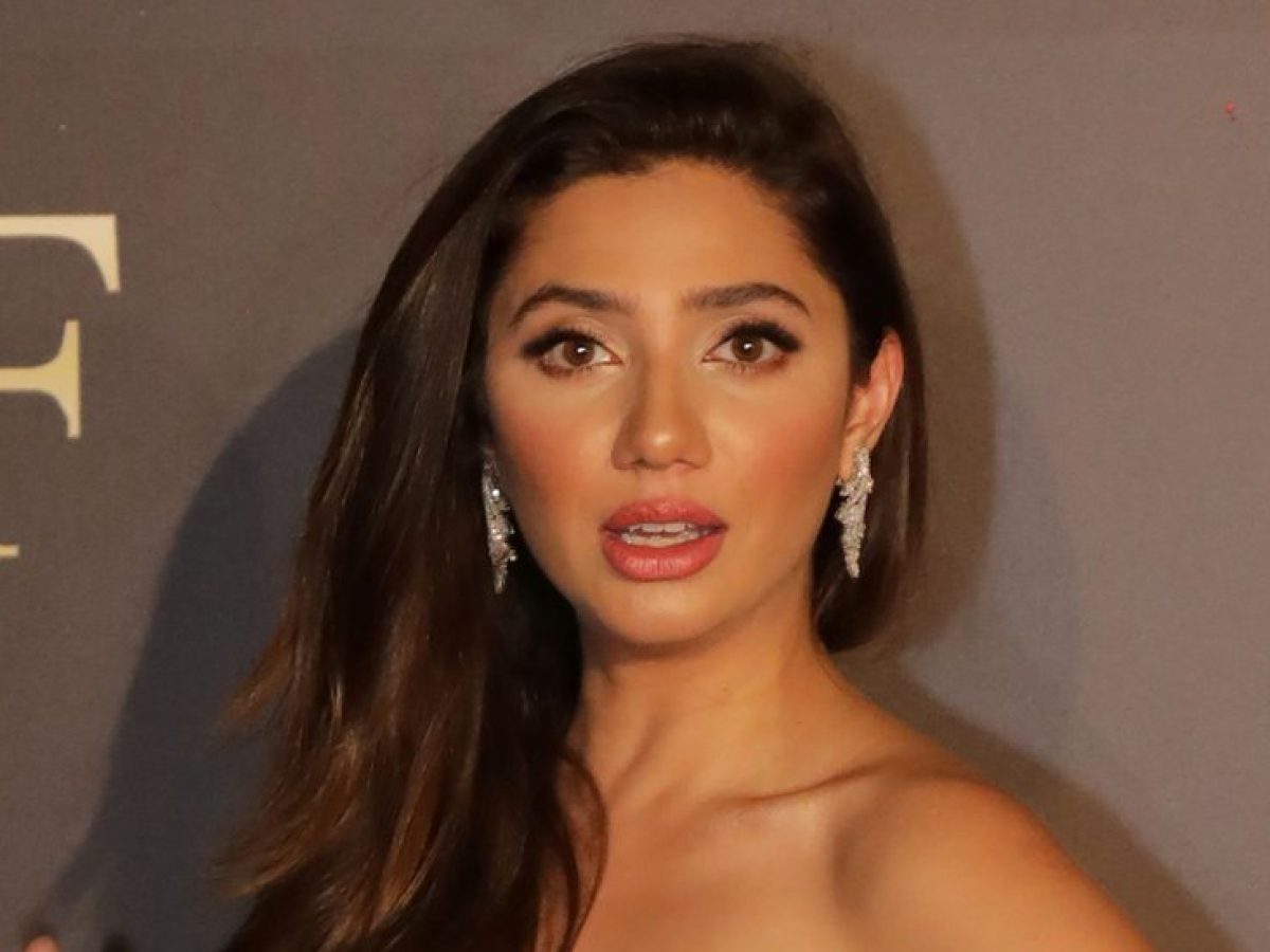 Mahra Khan Porn Video - Pakistani actress Mahira Khan crossed all limits of bo*ldness, showed hot  moves wearing a bralette - informalnewz