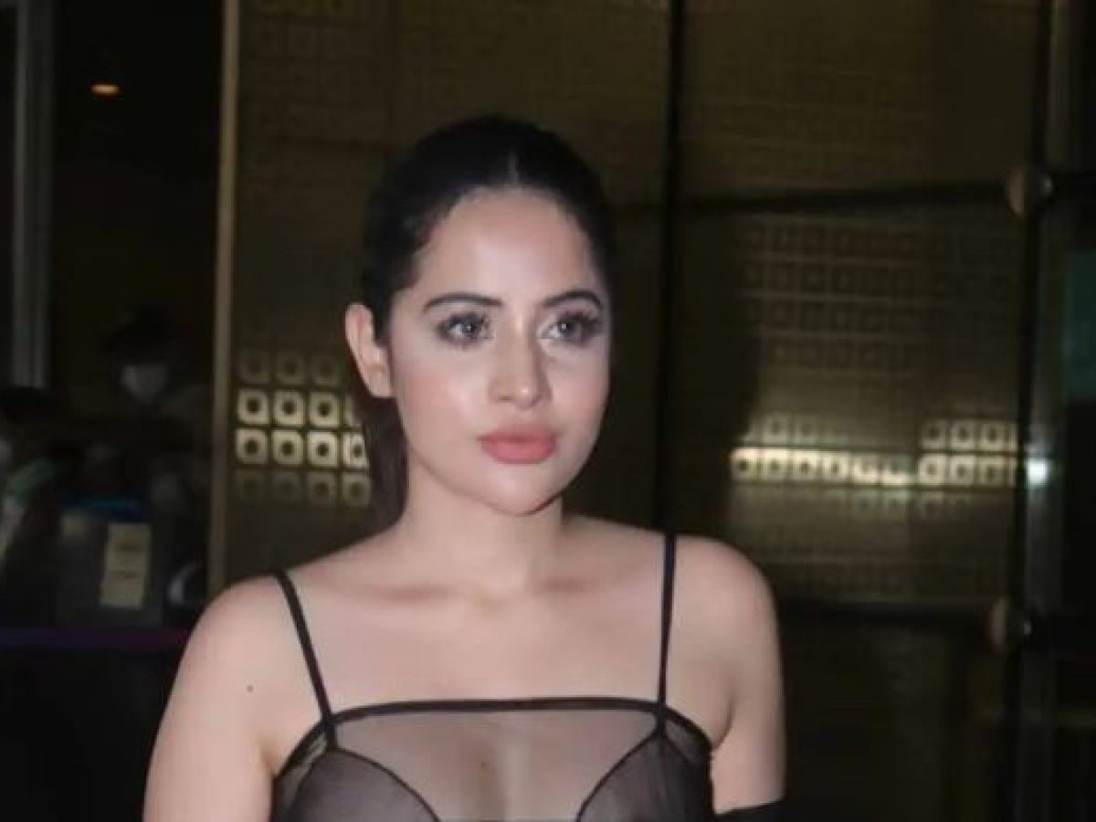 Urfi Javed slams reports of wearing a transparent bra; clarifies she avoids  wardrobe malfunction by wearing nip covers - Times of India