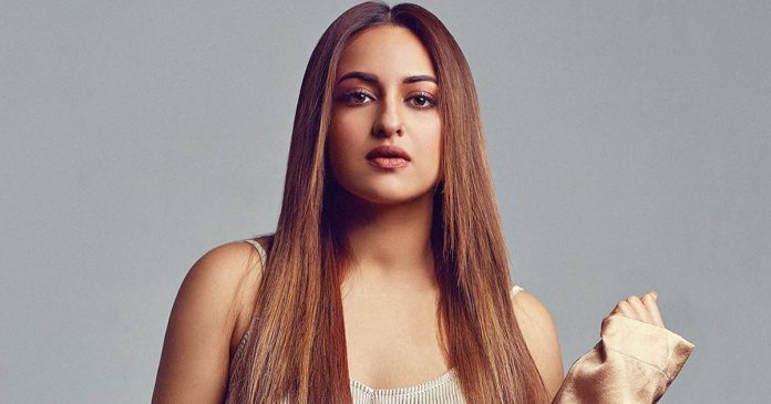 Sonakshi Sinha open the coat buttons, flaunted bralette look, showed her toned figure