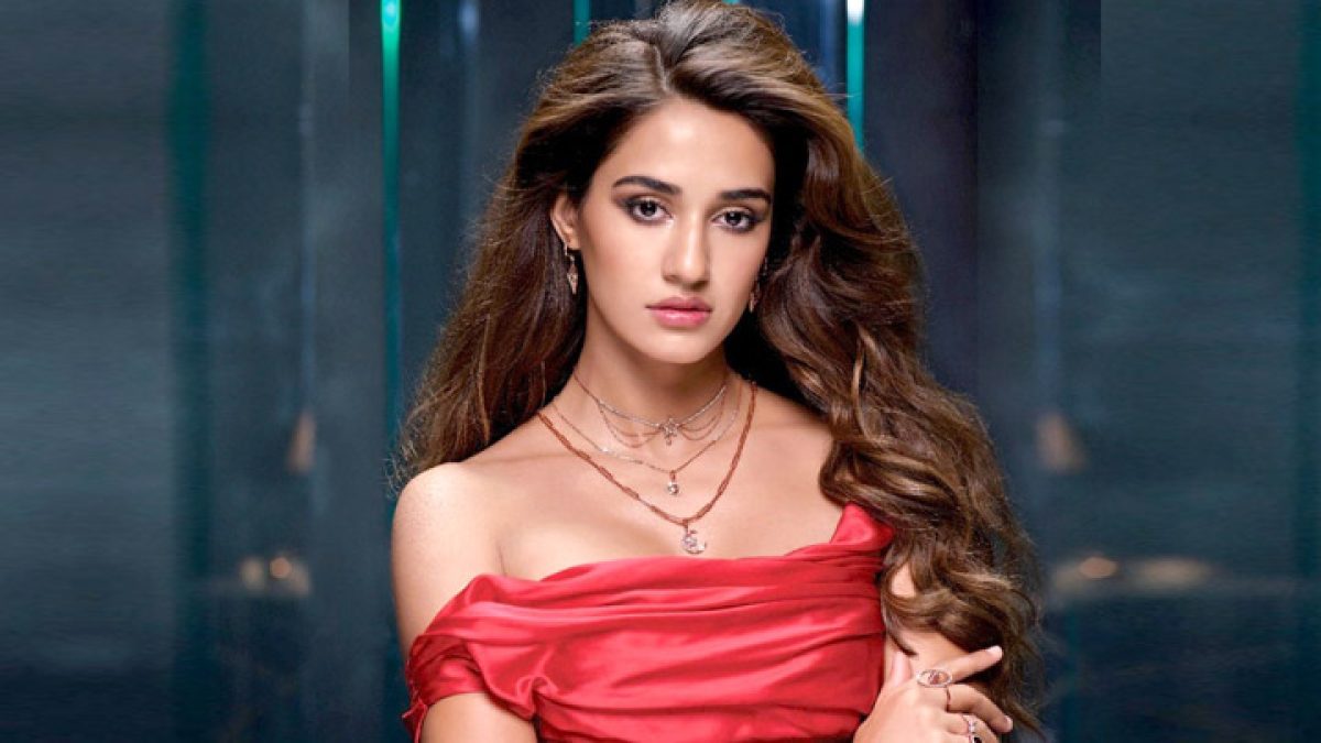 Disha Patani wore such an open dress, the person sitting with her ...