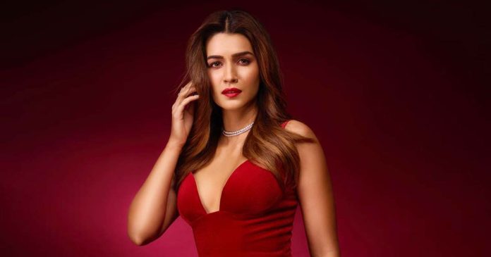 Kriti Sanon bo*ld look raised the internet's temperature, see 10 hot looks in short dress