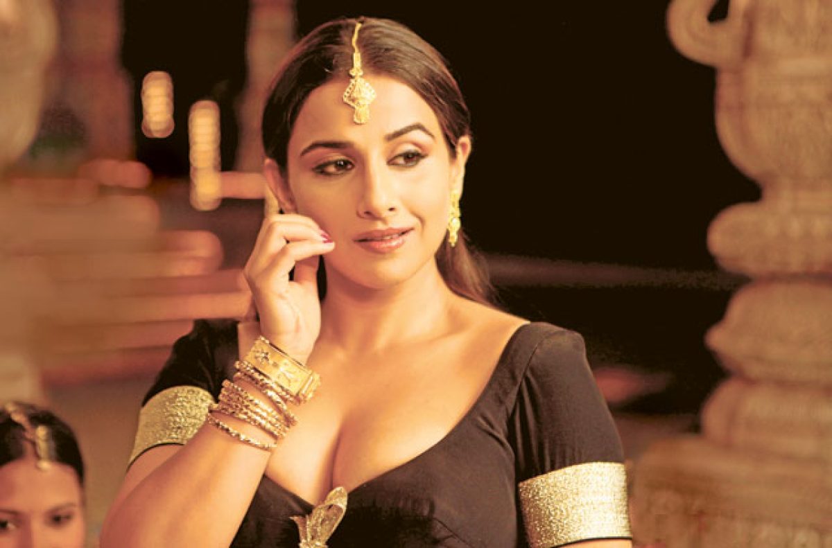 Vidya Balan's Saree posing | Page 4 | Telugu Cinema