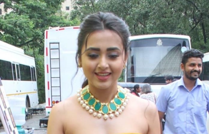 Naagin 6 Tejasswi Prakash crossed all limits of boldness, put such a cut in the dress near the breast, fans were stunned