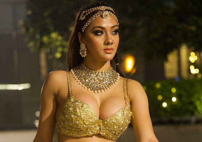 Bhojpuri actress Namrata Malla dances sexy wearing a bra, video blows fans' senses