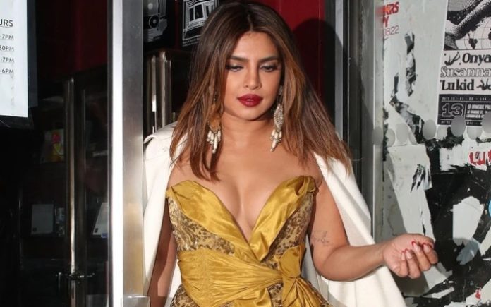 Priyanka Chopra showed bold avatar in front open golden dress, fans said seeing pictures - 'Our Desi Cleopatra'