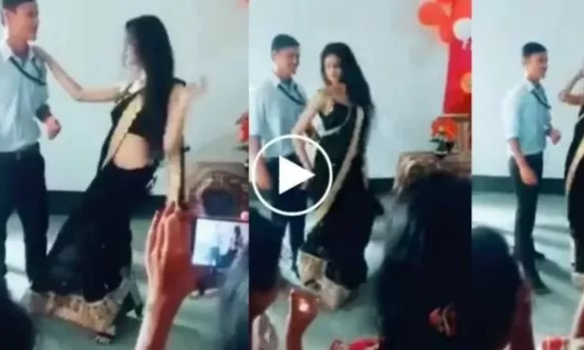 Video: Beautiful dance by teacher in black saree, student standing nearby  kept shy - informalnewz