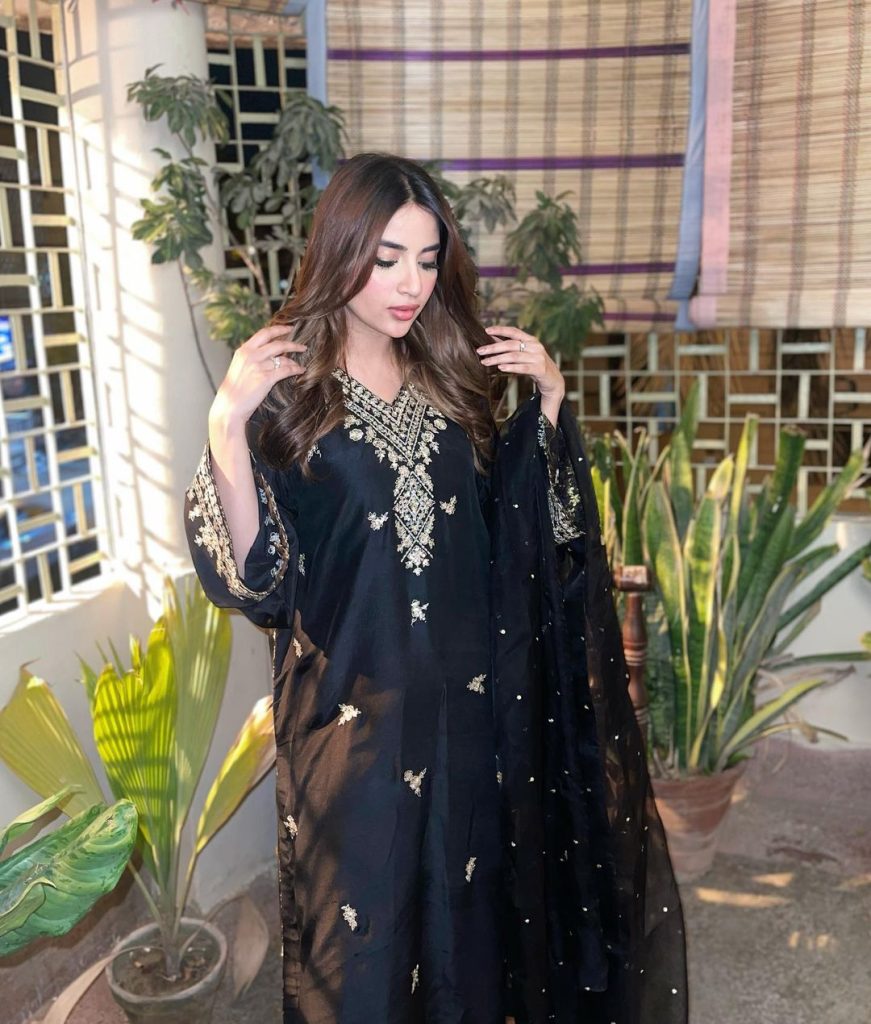 Pakistani actress Saboor Ali shows hotness in black dress, fans go ...