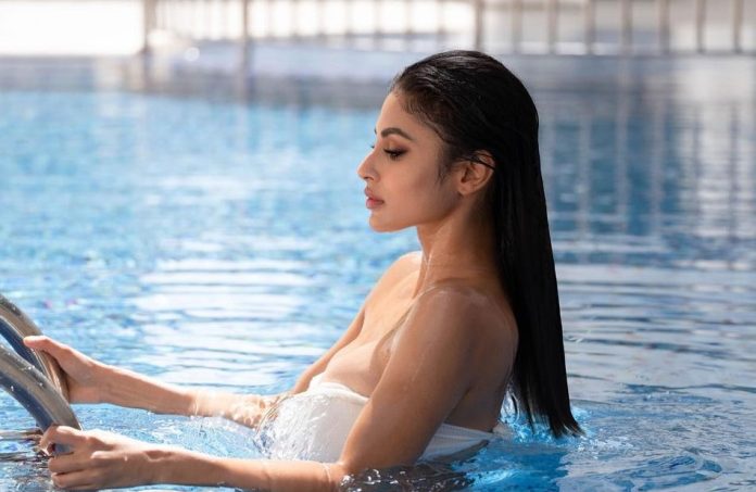 Mouni Roy showed bo*ld avatar in bik*ini pictures, people trolled