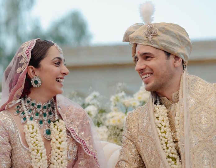 Siddharth Kiara Wedding Siddharth-Kiara seen immersed in each other's love, shared the first photo of the wedding