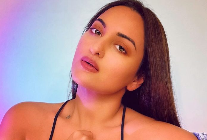 Sonakshi Sinha crossed all limits of bo*ldness, showed bra in open shrug, did hot photoshoot, see photos