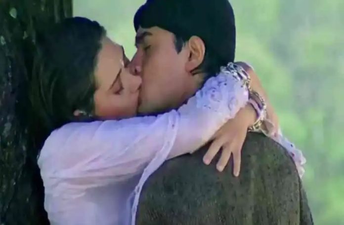 Aamir-Karisma gave a 1-minute kissing scene in the cold, took 47 takes, then got the perfect shot after 3 days