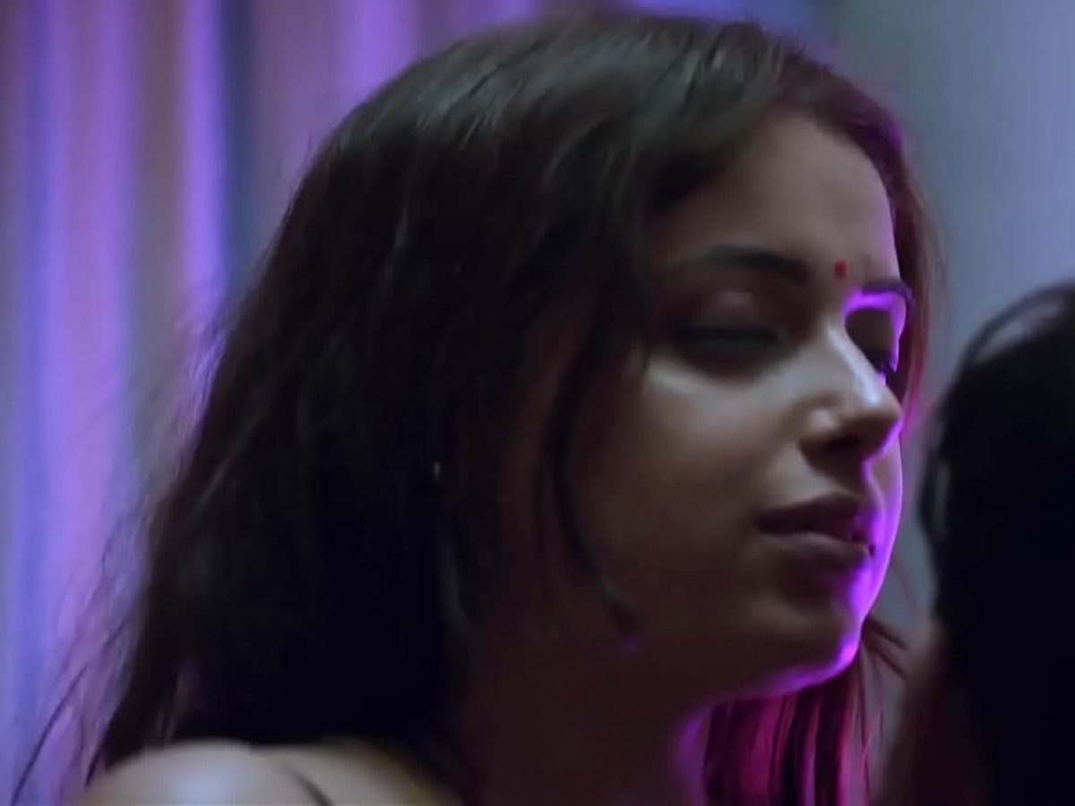 Bold Web Series: The actress took off her clothes! The senses will fly away  after watching the web series with intimate scenes,Watch video -  informalnewz