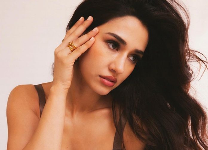 Disha Patni put the ball in the basket without seeing it, fans had this doubt after watching the video