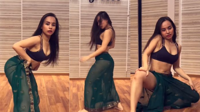 Girl Dance Video: Girl did such a bo*ld belly dance, people got attracted to her sizzling style