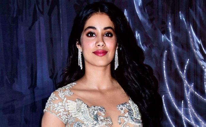 Janhvi Kapoor crossed the limits of bo*ldness, showed her s*xy figure in a two-piece on the beach; Fans got intoxicated after seeing the photos