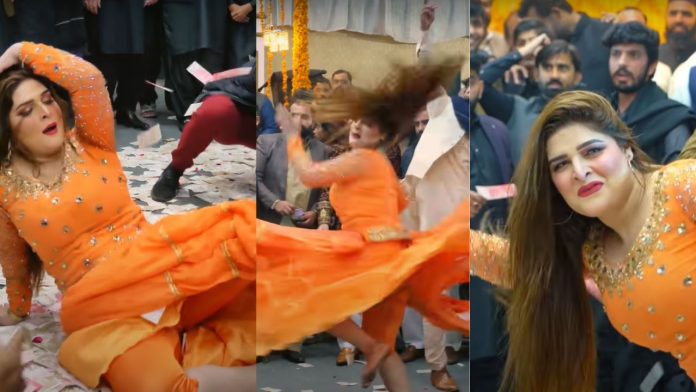 Pakistani dancer did a bold dance, the people present looted a lot of money, watch the video...