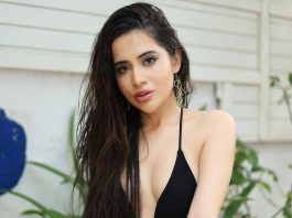 Urfi Javed came out wearing almost no clothes! onlookers held their -  informalnewz