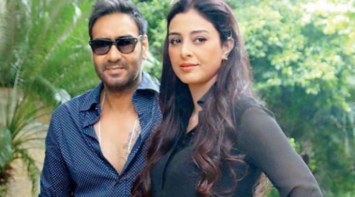 Tabu looked hot in silk saree at the age of 52, tuning with Ajay Devgan won the hearts of fans