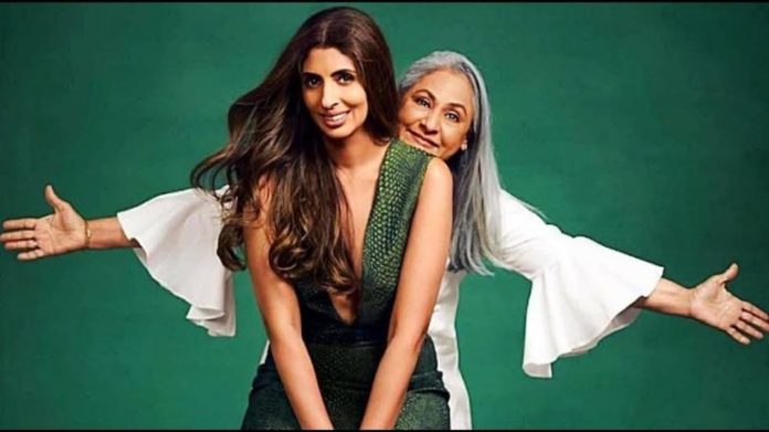 Jaya Bachchan hugs her old friend at the party, Shweta Bachchan's beauty in maxi dress leaves the gathering stunned