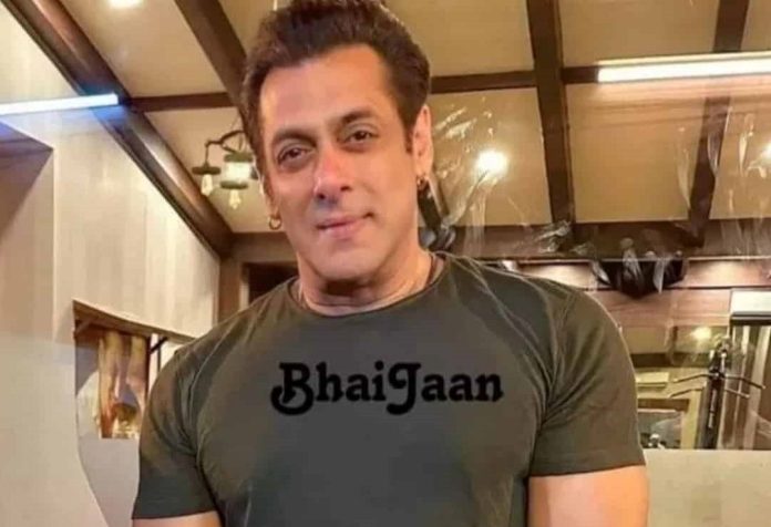 Salman Khan hid his glass from the media as soon as he got out of the car, this old video went viral