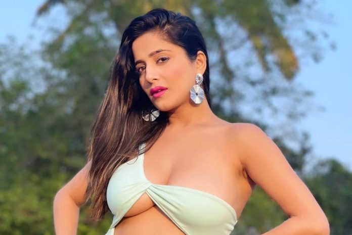 Kate Sharma sets the internet on fire wearing a bik*ini, see bo*ld photos