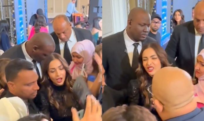 Malaika Arora surrounded by a crowd of people, then the actress started fuming in anger, even the bodyguards standing nearby could not help - Watch