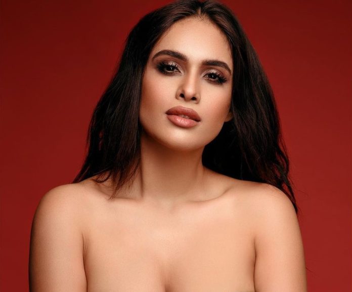 Neha Malik did a bo*ld photoshoot in bedroom wearing monokini, see private photos here