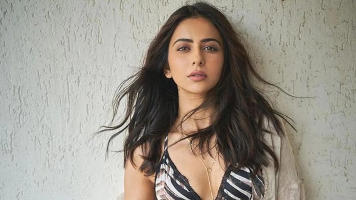 Rakul Preet sizzles in white dress, bo*ld pictures will stop your heartbeat