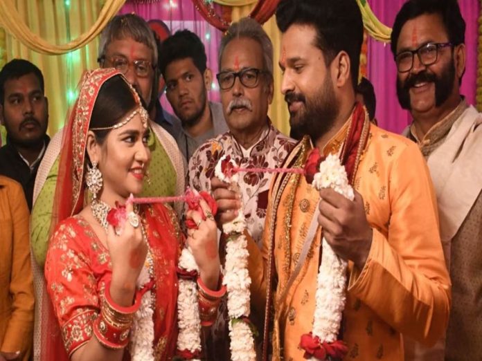 Bhojpuri superstar Ritesh Pandey married South's actress, the picture of the wedding couple went viral