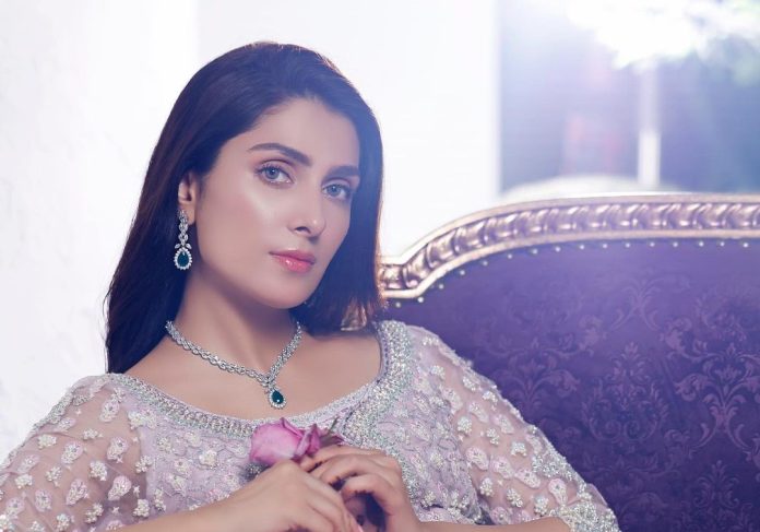 Pakistani actress Ayeza Khan did such a photoshoot in Anarkali shoot, netizens said 'You are very cute'