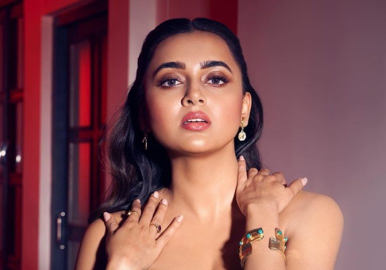 Tejasswi Prakash Showed Bold Avatar In Sizzling Red Outfit Hot